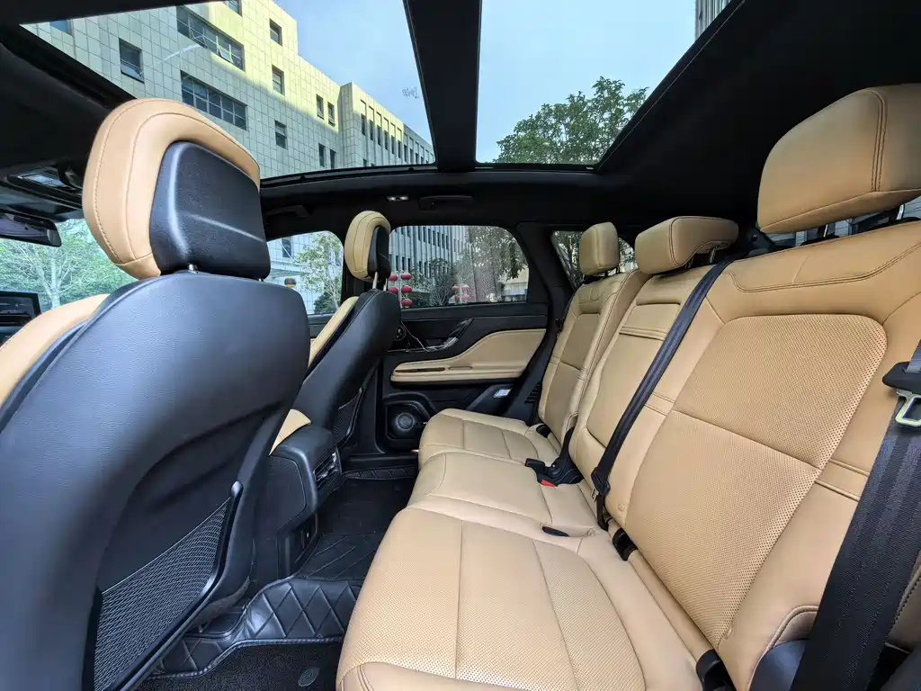 LINCOLN ADVENTURER 2022