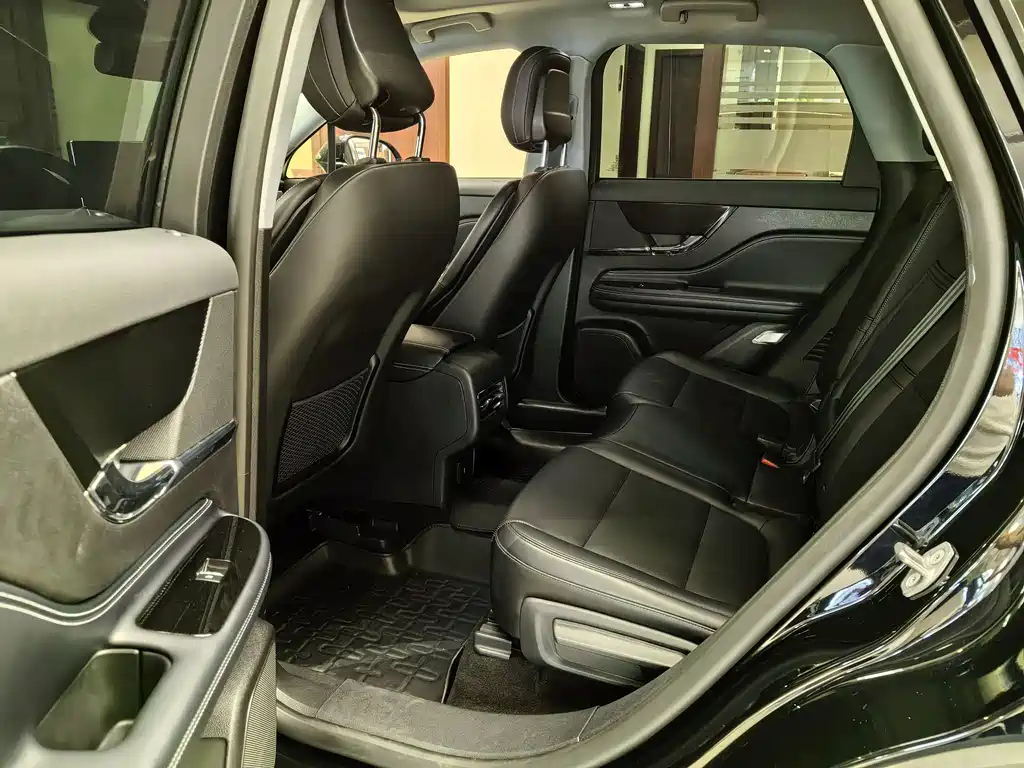 LINCOLN ADVENTURER 2022