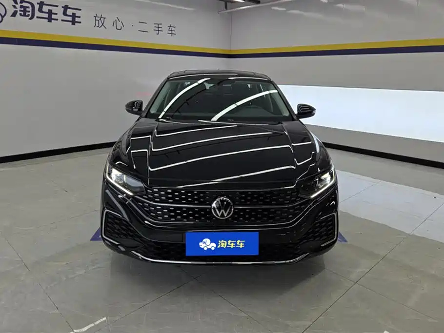 VOLKSWAGEN PASSAT 2024