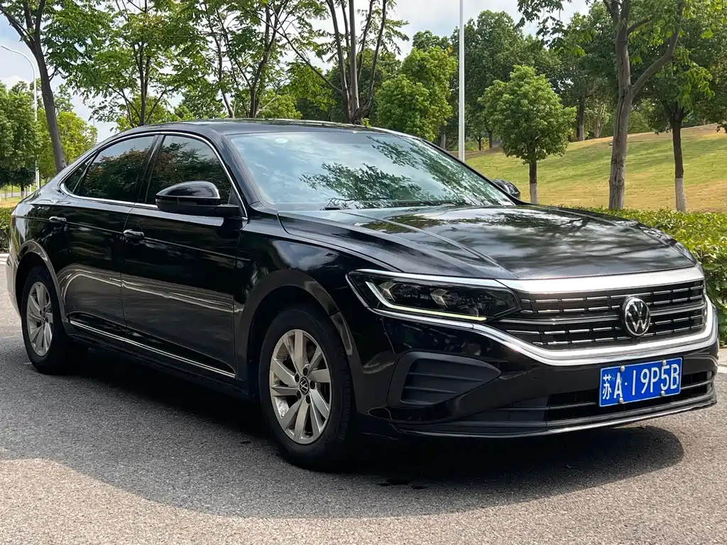 VOLKSWAGEN PASSAT 2023