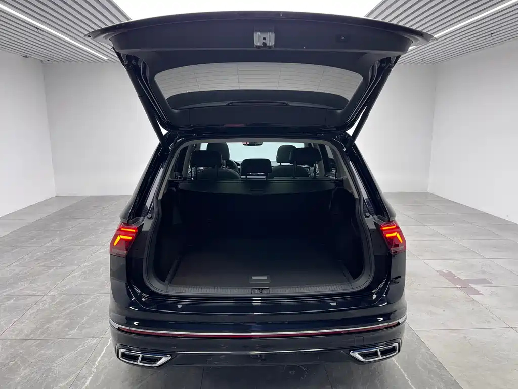 VOLKSWAGEN TIGUAN L 2022