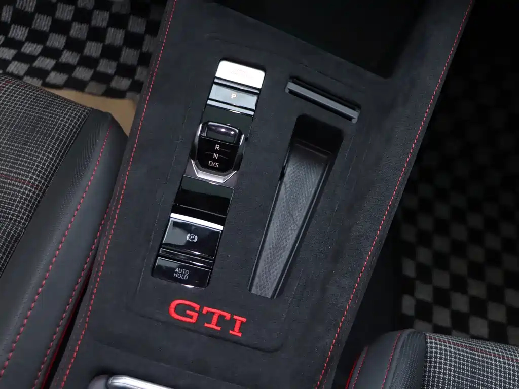 VOLKSWAGEN GOLF GTI 2023