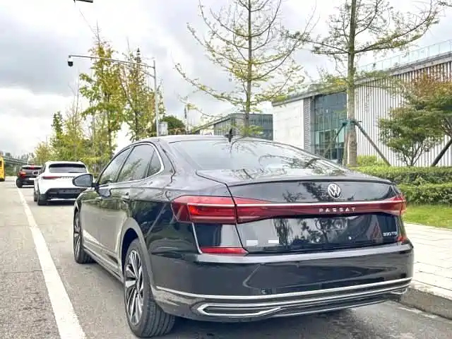 VOLKSWAGEN PASSAT 2021