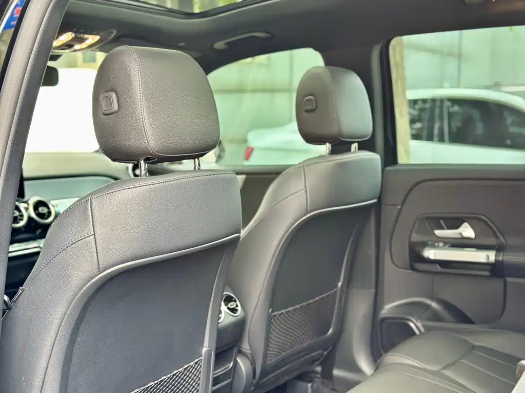 MERCEDES BENZ GLB 2023