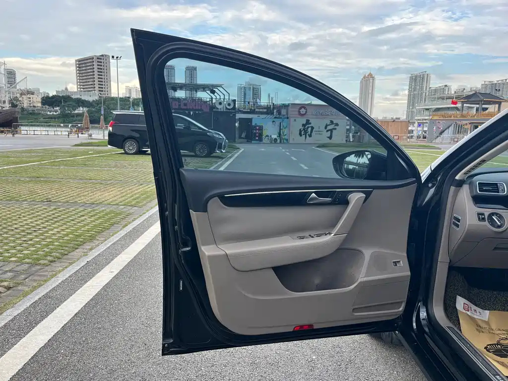 VOLKSWAGEN MAGOTAN 2015