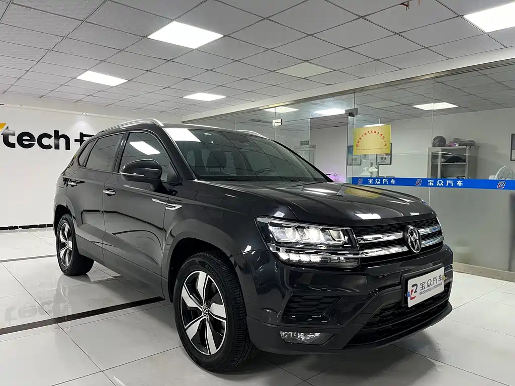VOLKSWAGEN THARU 2021