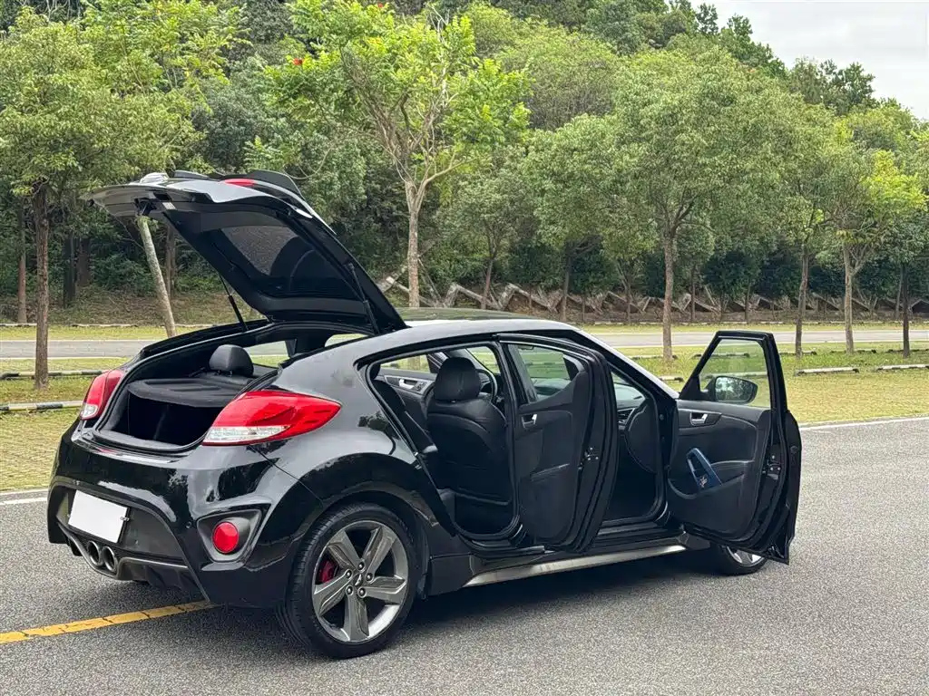 HYUNDAI VELOSTER 2012