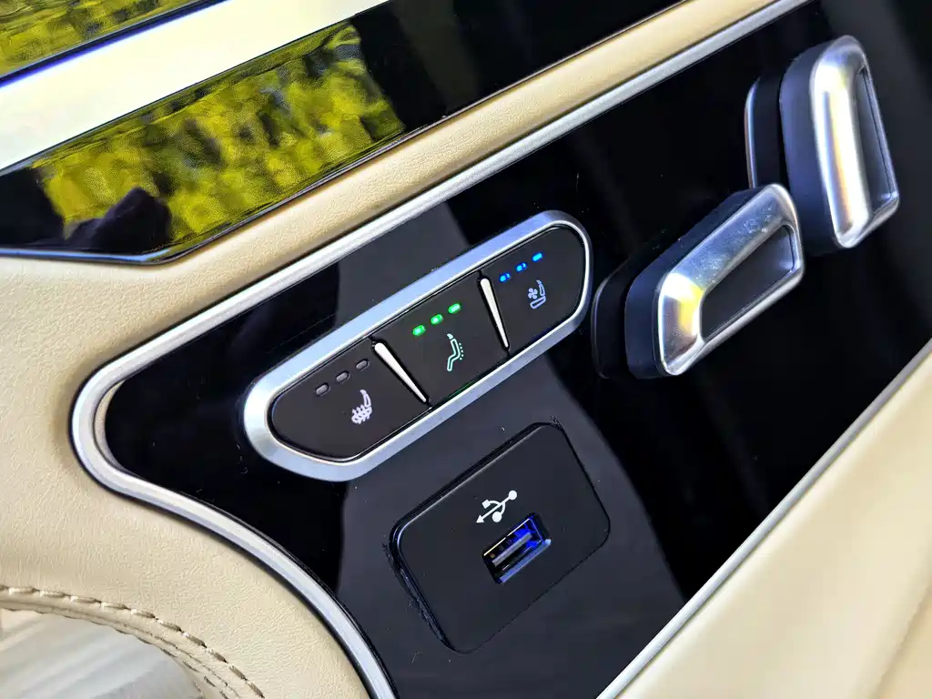 FORD TOUREO 2023