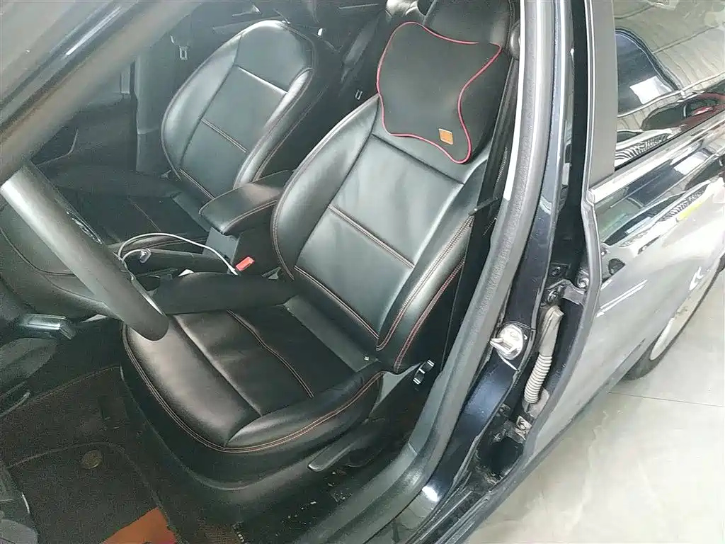 VOLKSWAGEN LAVIDA 2015