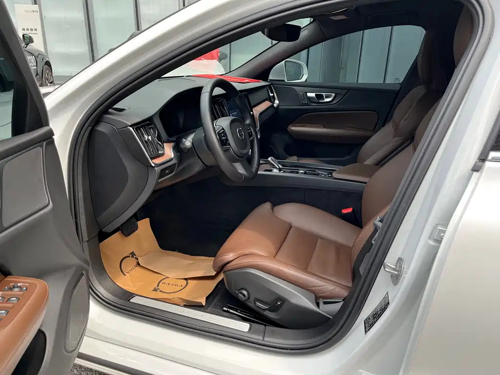 VOLVO S60 2024