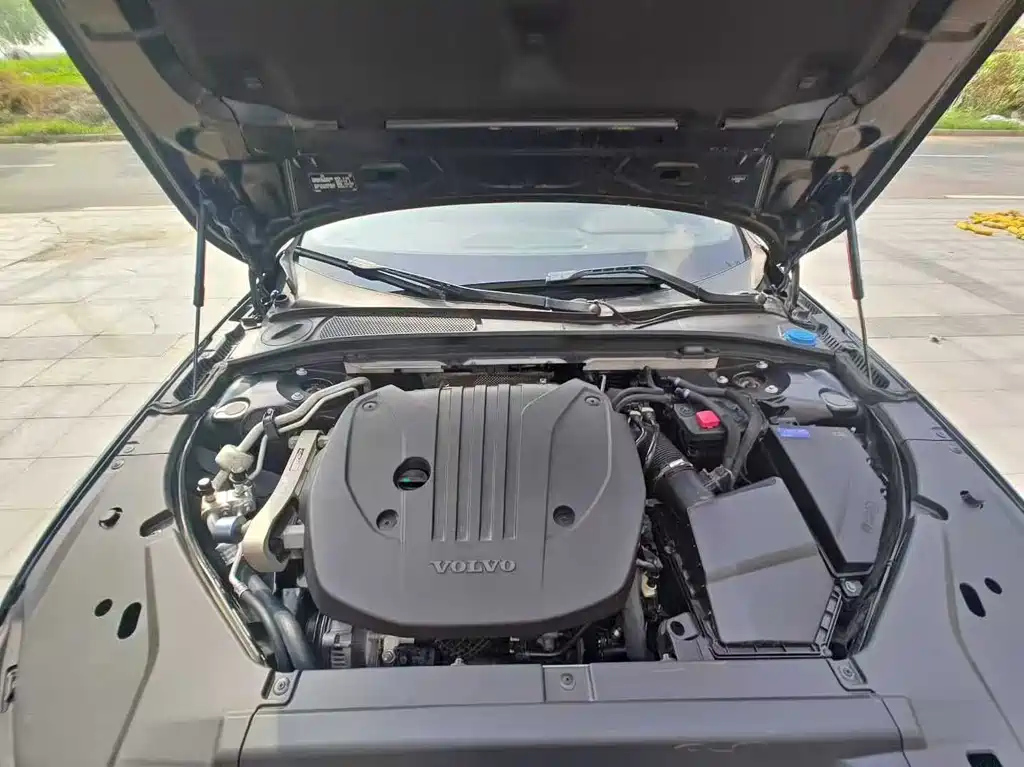 VOLVO S90 2022