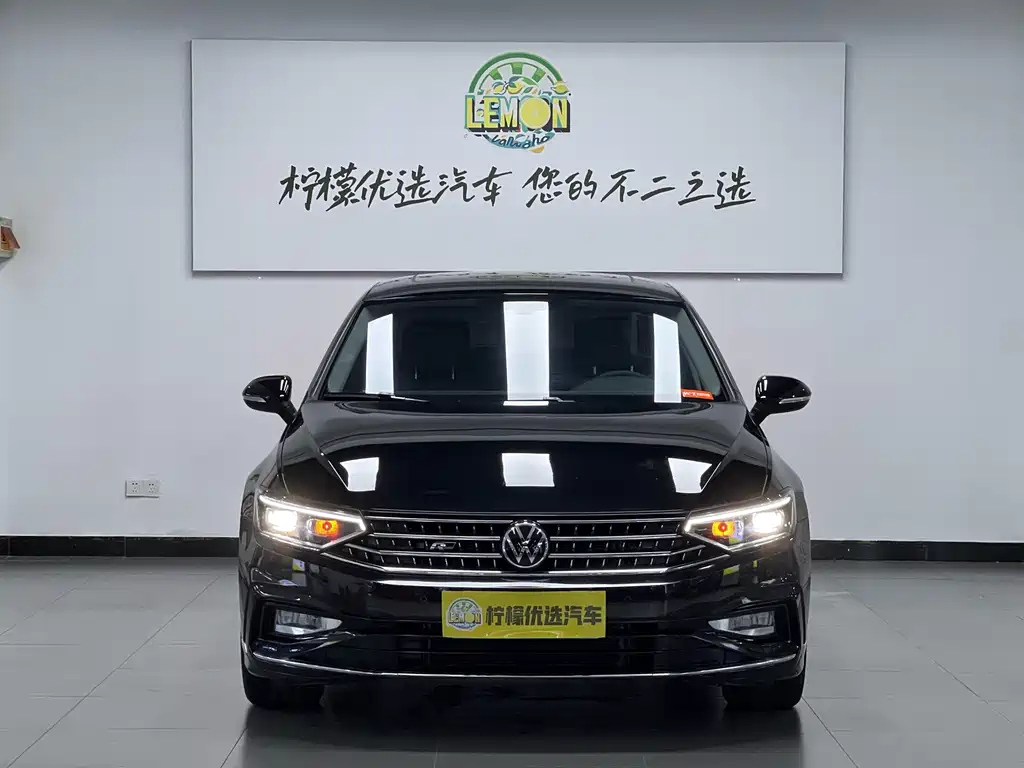 VOLKSWAGEN MAGOTAN 2023
