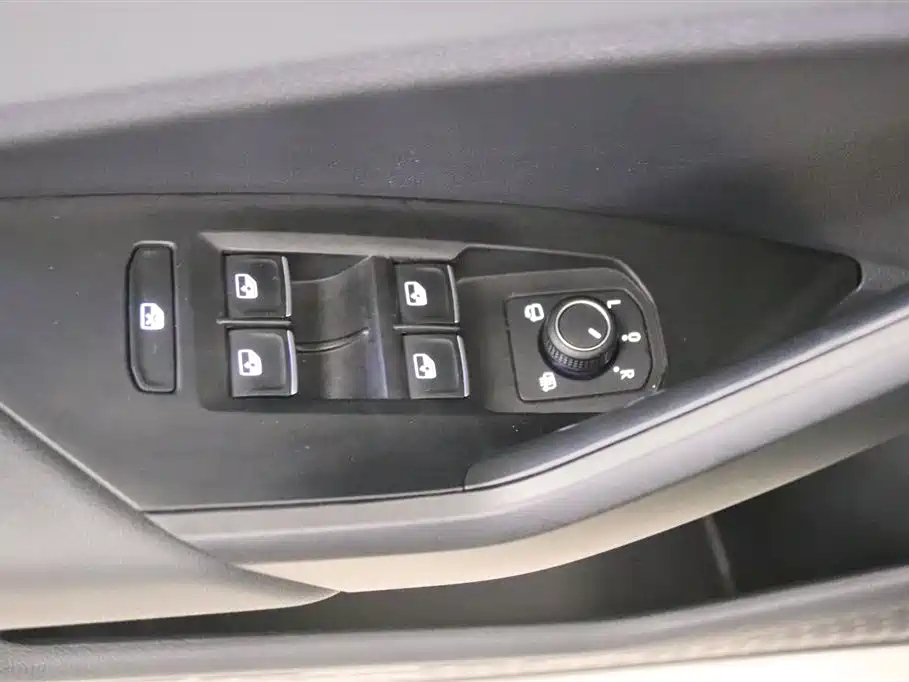 VOLKSWAGEN SAGITAR 2023