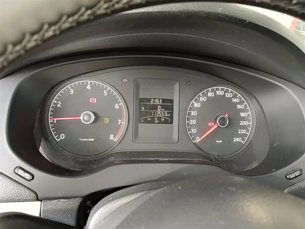 VOLKSWAGEN SAGITAR 2014