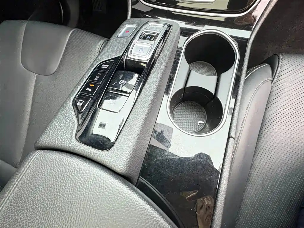 HYUNDAI SANTAFE 2020