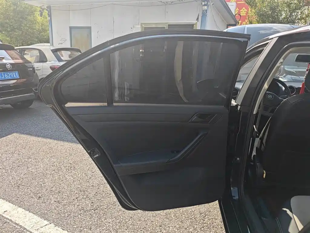 VOLKSWAGEN JETTA 2017