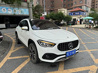 MERCEDES BENZ GLA  2020