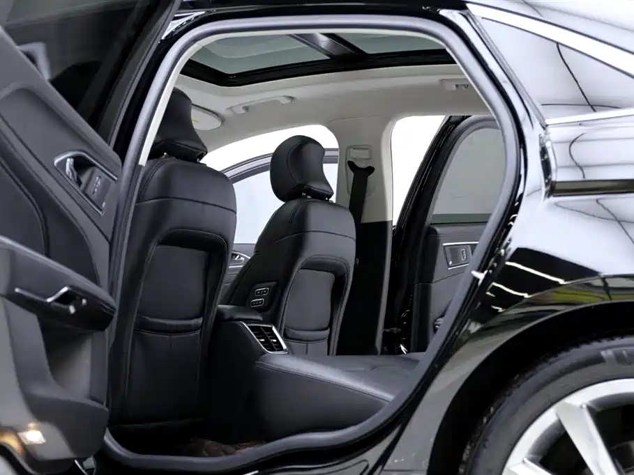 FORD TAURUS 2021