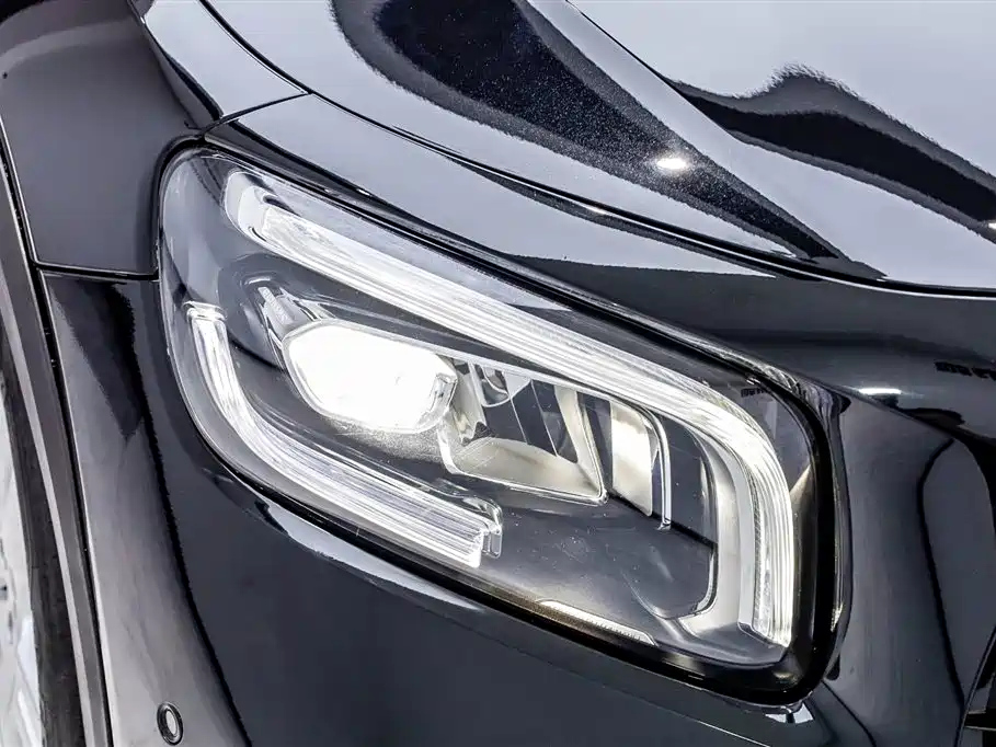 MERCEDES BENZ GLB 2023