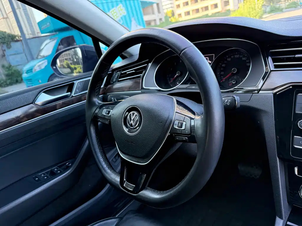 VOLKSWAGEN MAGOTAN 2018