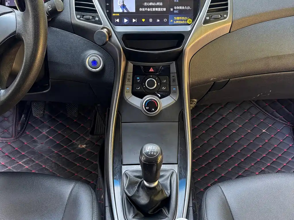 HYUNDAI ELANTRA 2015