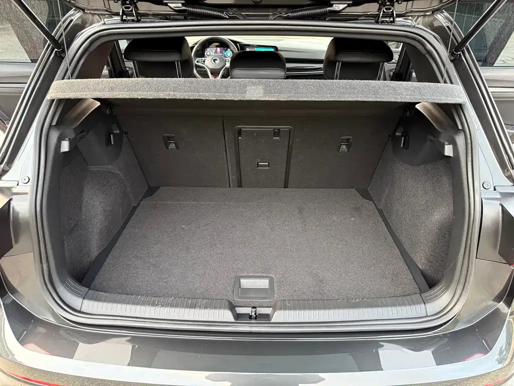 VOLKSWAGEN GOLF GTI 2023