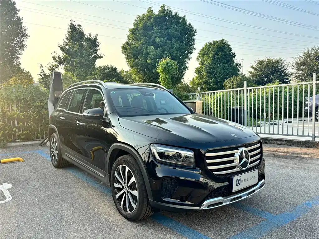 MERCEDES BENZ GLB 2025