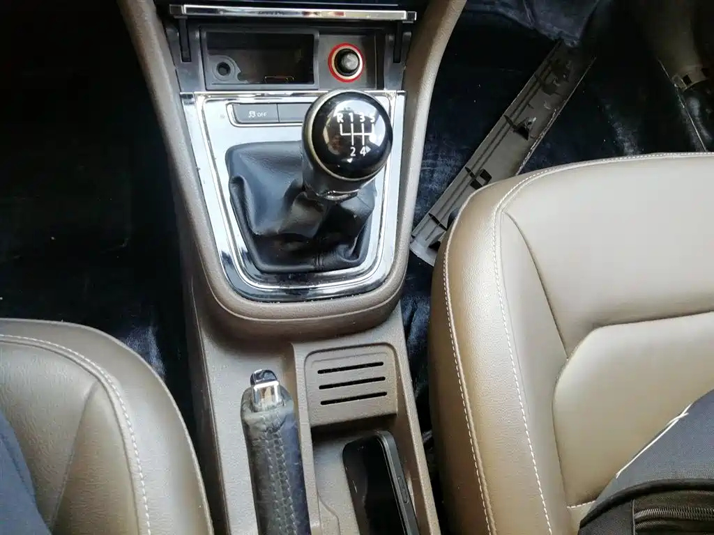 VOLKSWAGEN BORA 2014