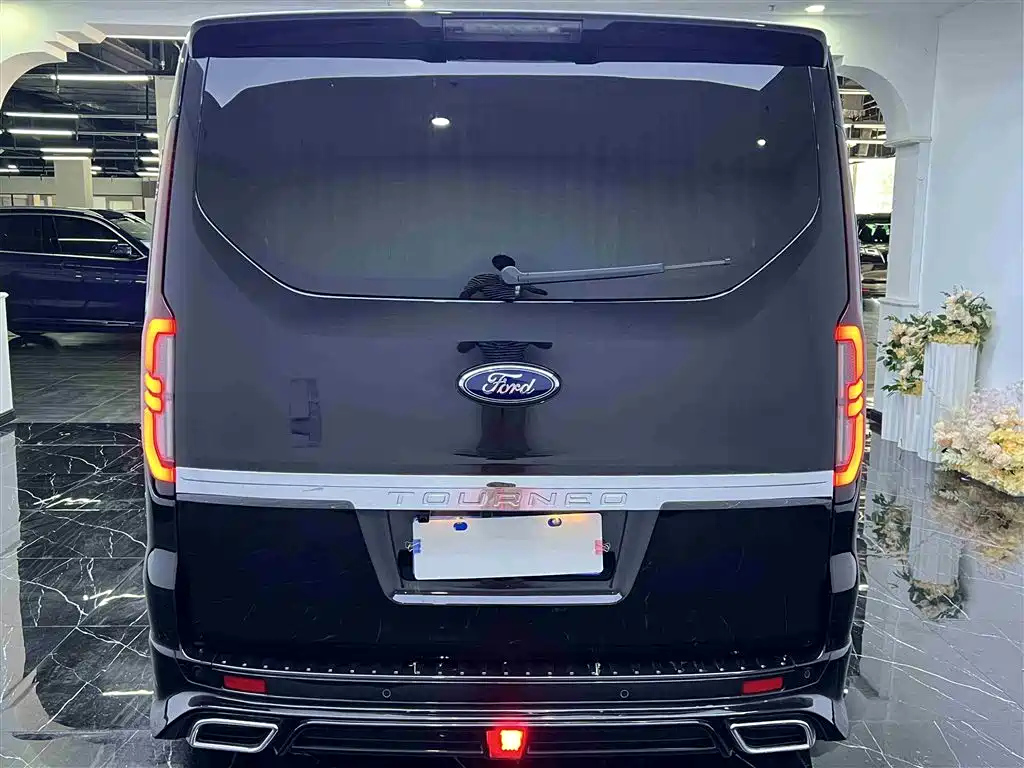 FORD TOUREO 2023