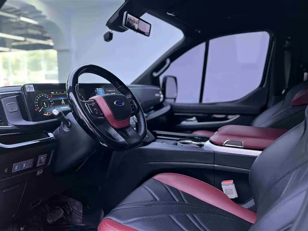 FORD TOUREO 2023
