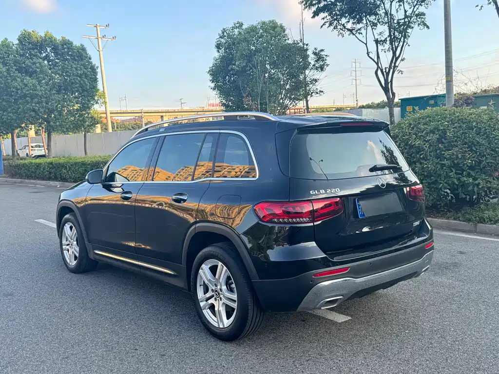 MERCEDES BENZ GLB 2023