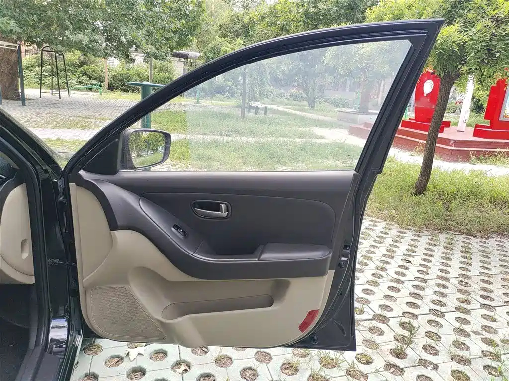 HYUNDAI CELESTA 2011