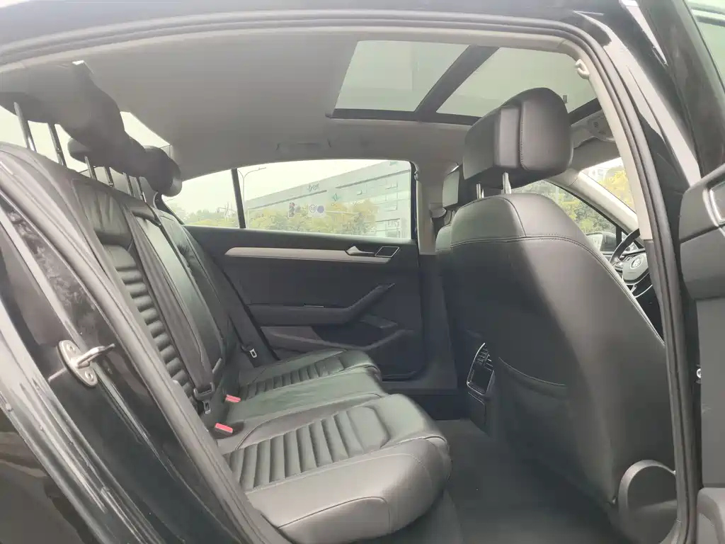 VOLKSWAGEN MAGOTAN 2018