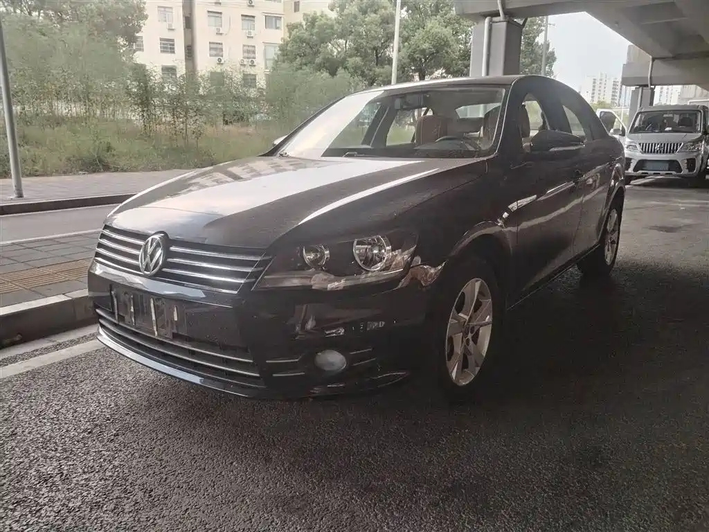 VOLKSWAGEN BORA 2015