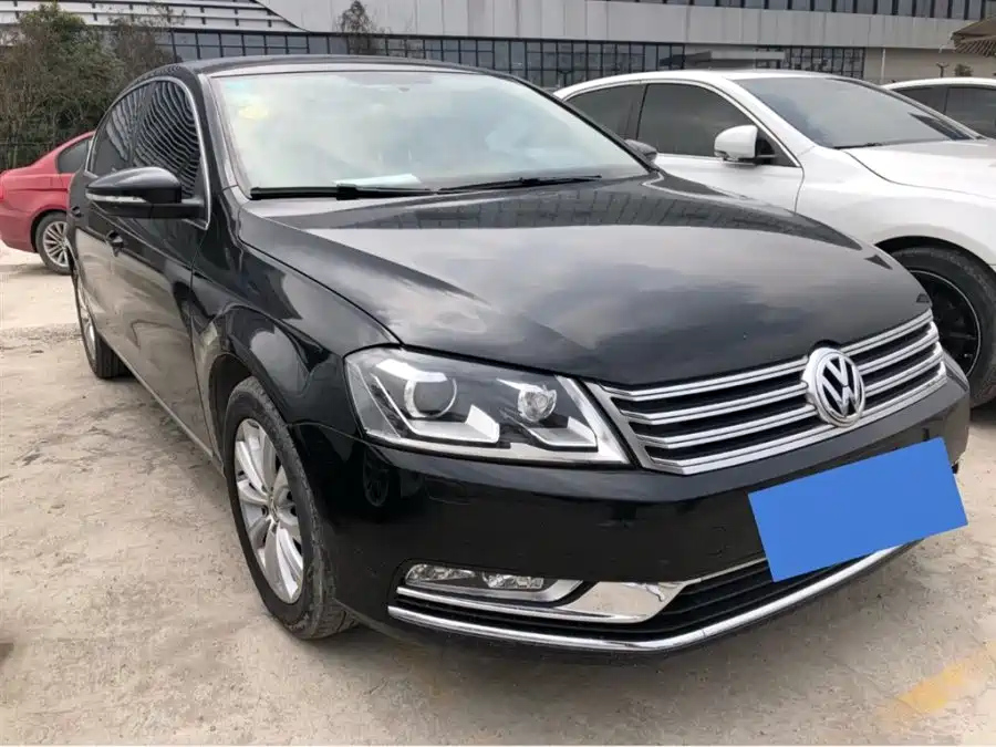 VOLKSWAGEN MAGOTAN 2012