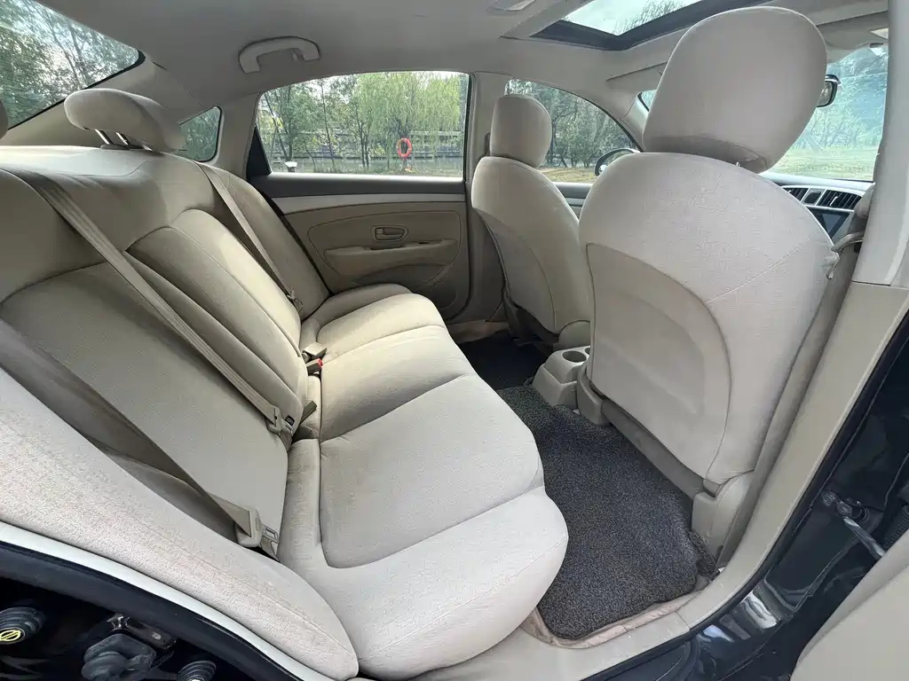 NISSAN SYLPHY 2017
