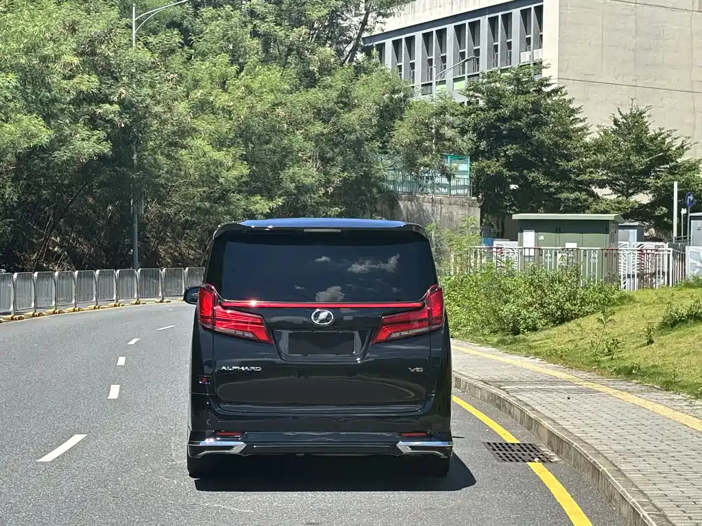 TOYOTA ALPHARD 2018