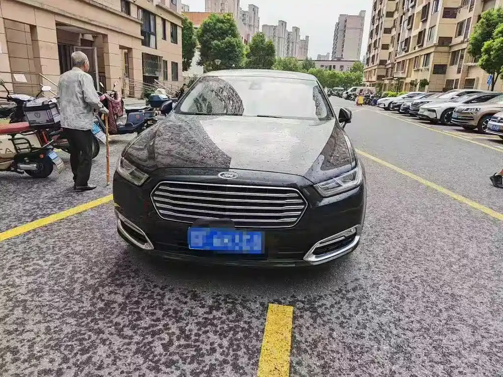 FORD TAURUS 2018