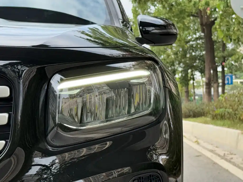 MERCEDES BENZ GLB 2023