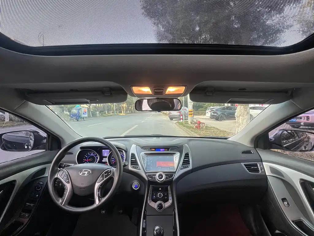 HYUNDAI ELANTRA 2015