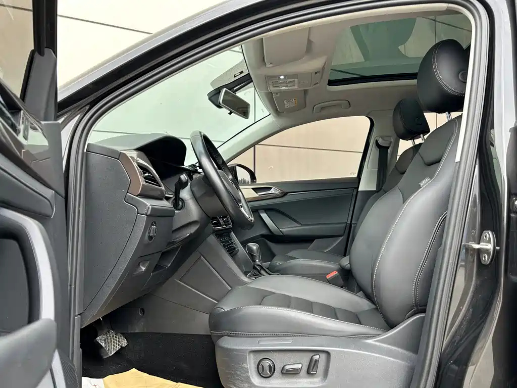 VOLKSWAGEN THARU 2022