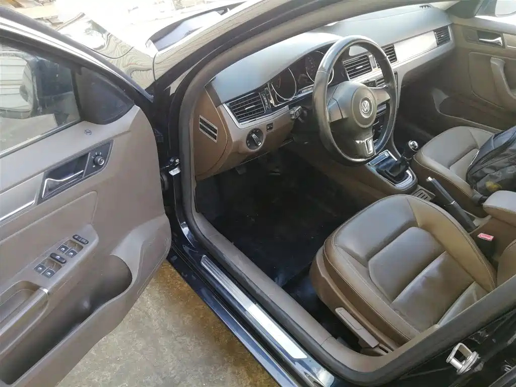 VOLKSWAGEN BORA 2014