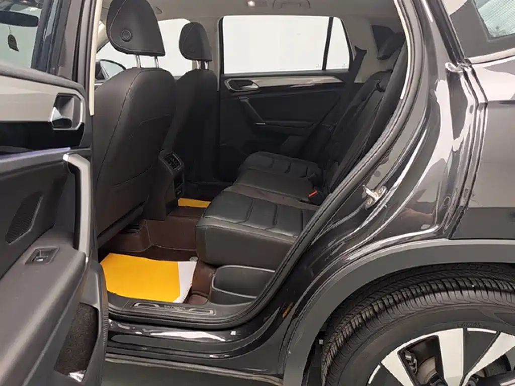 VOLKSWAGEN TAYRON 2023