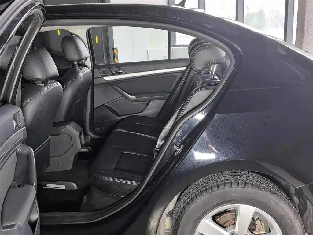 VOLKSWAGEN LAVIDA 2016