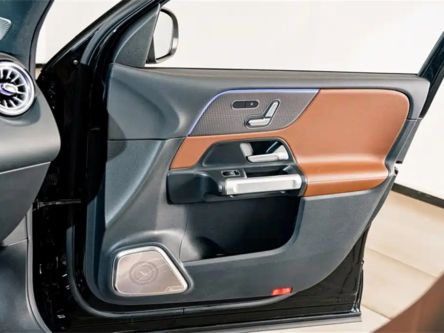 MERCEDES BENZ GLB 2023