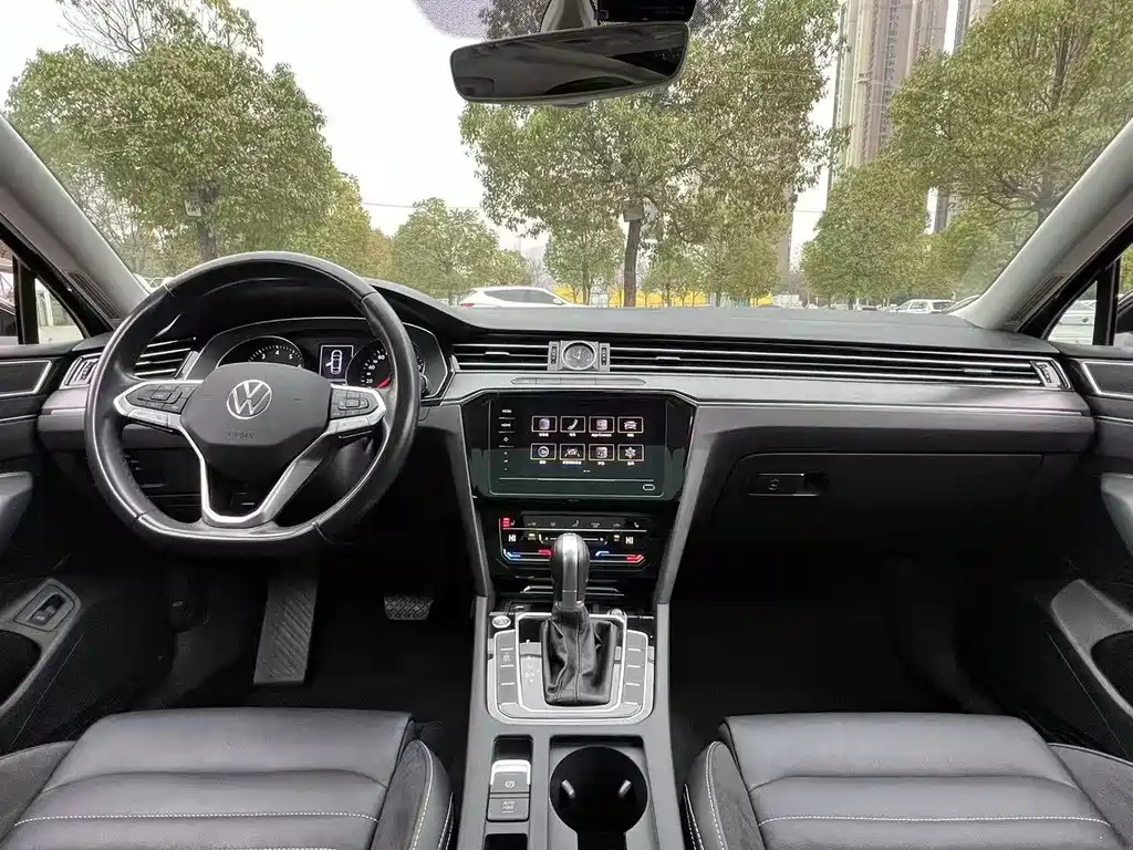 VOLKSWAGEN MAGOTAN 2020