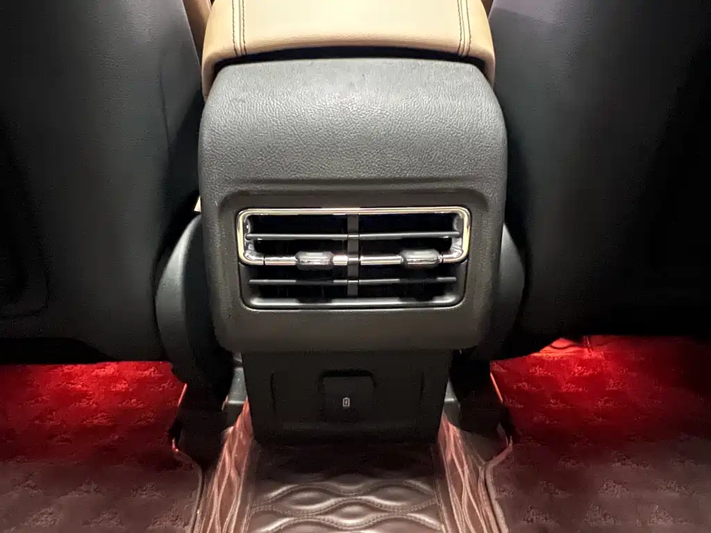 LINCOLN ADVENTURER 2021