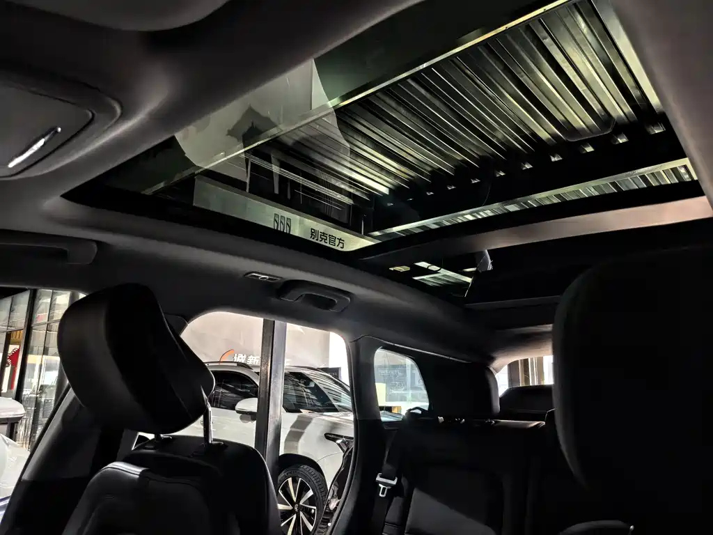 LINCOLN ADVENTURER 2023