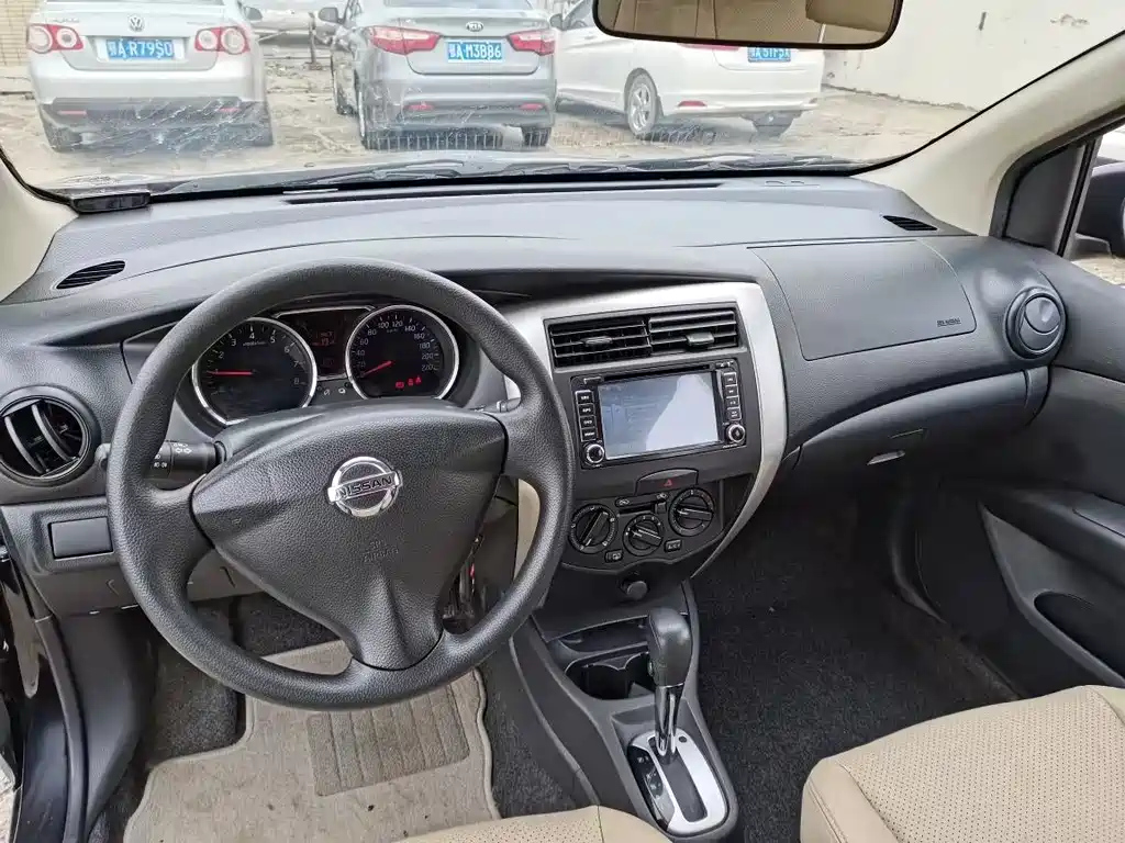 NISSAN LIVINA 2014