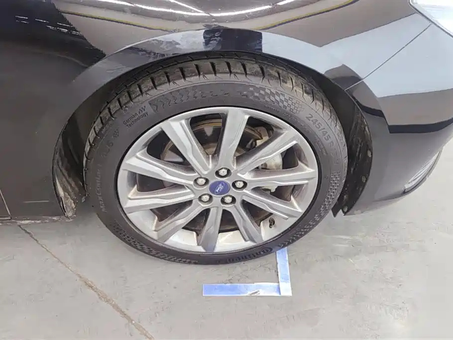 FORD TAURUS 2019